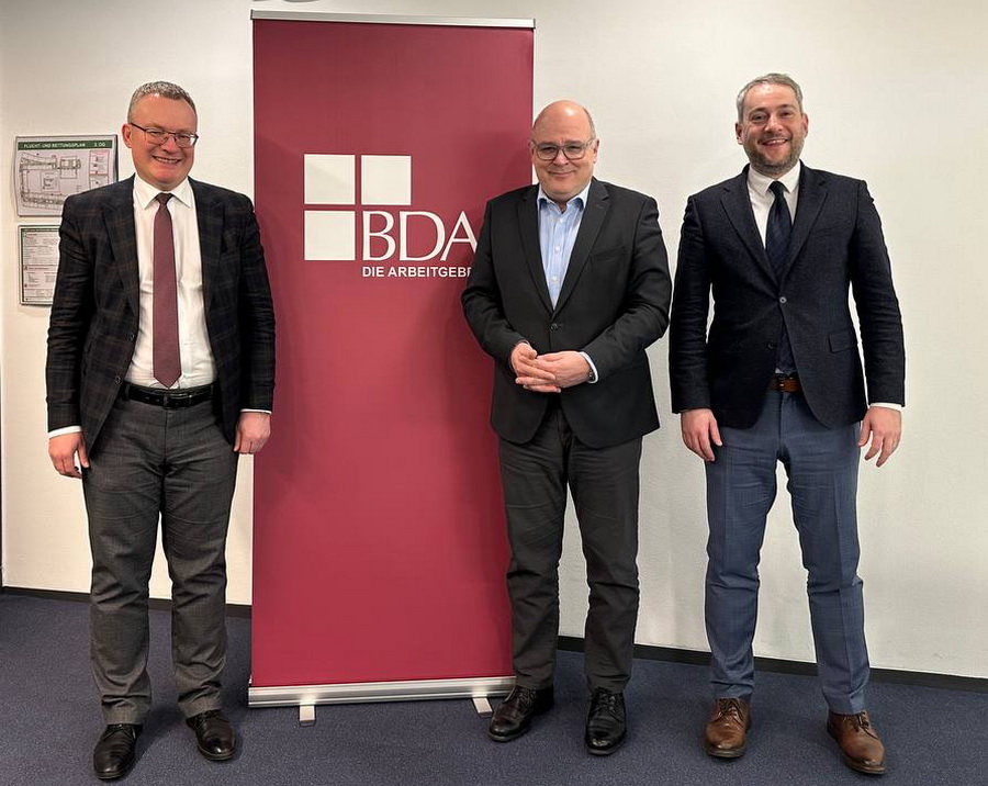 photo 5440559838804432057 y