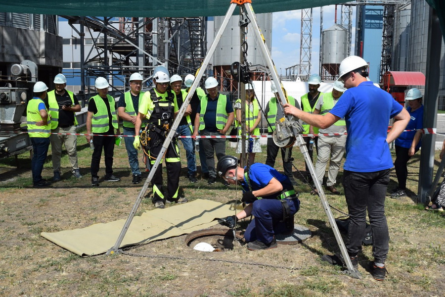 Провели інтерактивний тренінг з відпрацювання реальних дій з безпечного виконання робіт на висоті та в замкненому просторі на підприємстві агропромхолдингу «Астарта-Київ»